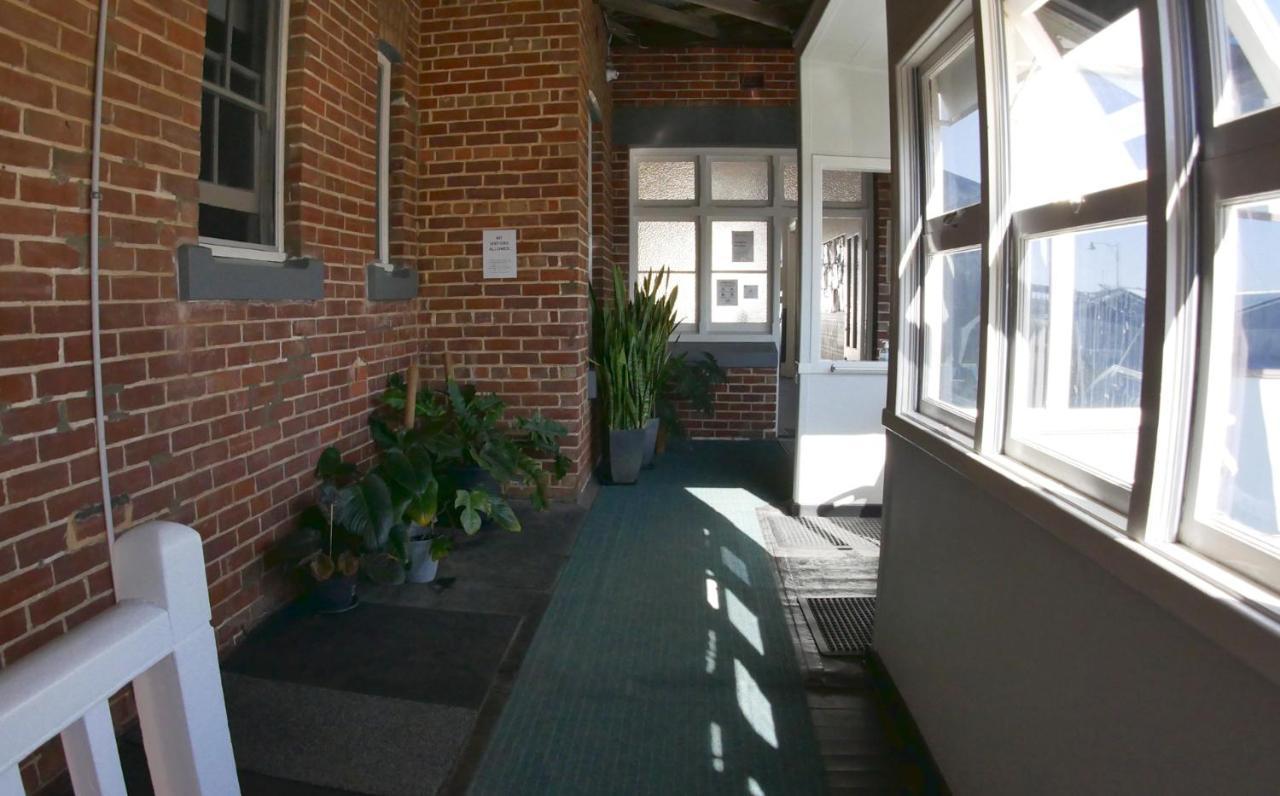 Хостел Geraldton Backpackers Экстерьер фото